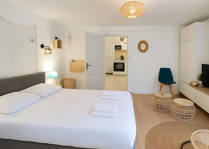 Retour De - La Bonne Marienne - La Madeleine * Angers